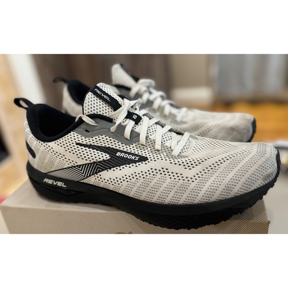 Brooks Revel 6 Running Shoes Size 12 White Black DNA Cushioning Sneakers